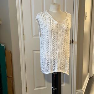 Ladies knit top with bow detailing on back